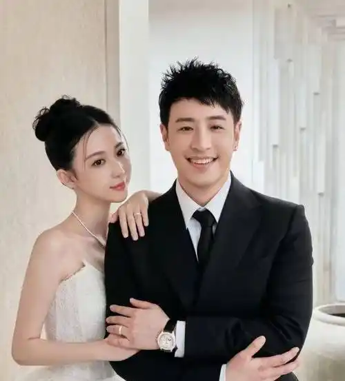 潘玮柏宣云婚礼现场曝光,王力宏深情献唱,孟佳陈妍希担任闺蜜团_妻子