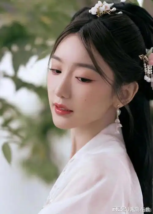 毛晓彤古装扮相庆端午太美了吧