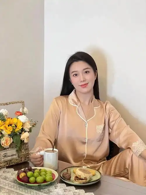 30岁女生的精致生活,真丝睡衣必不可少