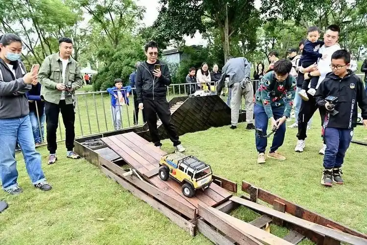 引领户外运动新风尚 2021中国·成都首届城市探索挑战赛举行 四川新闻