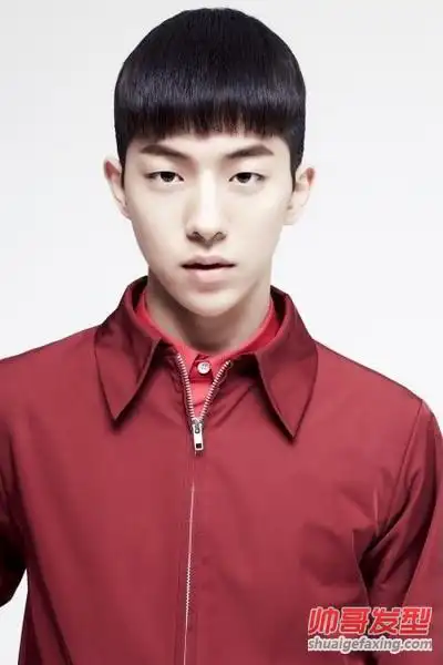 最新韩国男生齐刘海发型图片