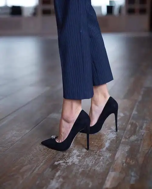 恨天高系列高跟鞋的美感你能体会吗展示女性骨子里的美