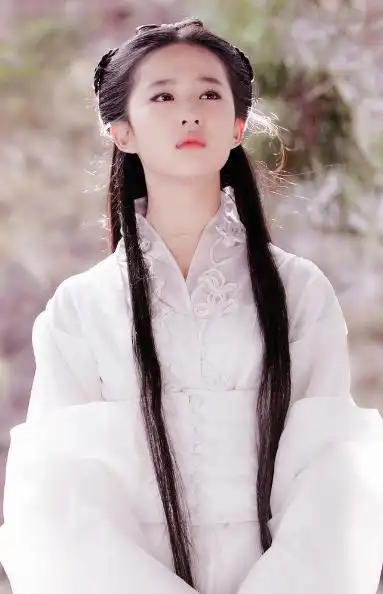 刘亦菲罕见染白发,本以为不合适,谁知美成"顶级女爱豆"!