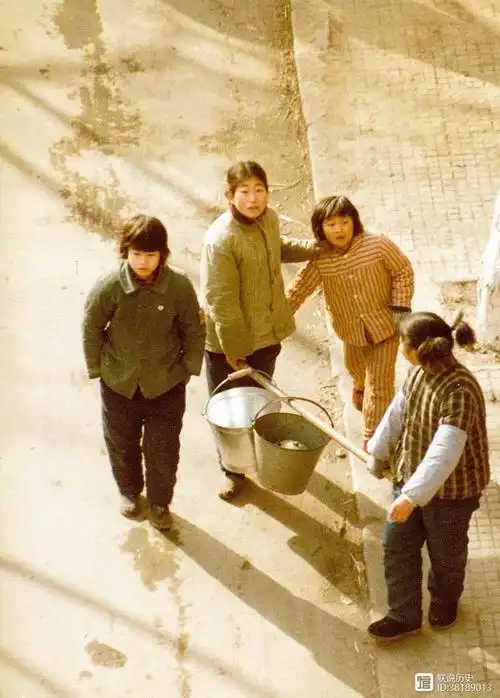 1982年的西安,罕见街拍老照片,属于西安人的80年代记忆