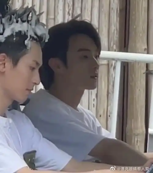 181张哲瀚跟185许凯跑男同框身高差反着来有谎报的早说