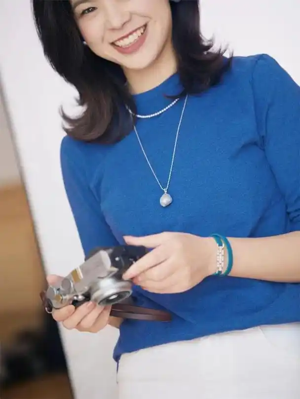 反倒是简约,大气的设计思路,让珍珠项链搭配起衣服来非常好看,还十分