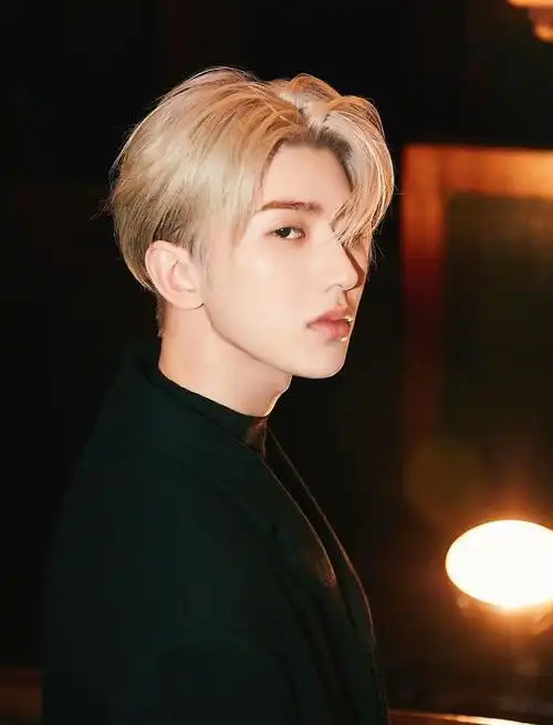 蔡徐坤作为中国娱乐圈的一位年轻艺人,其事业发展和个人形象备受关注.