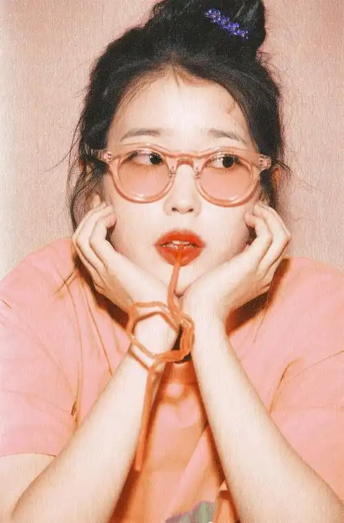 有没有iu丸子头吊带的照片?