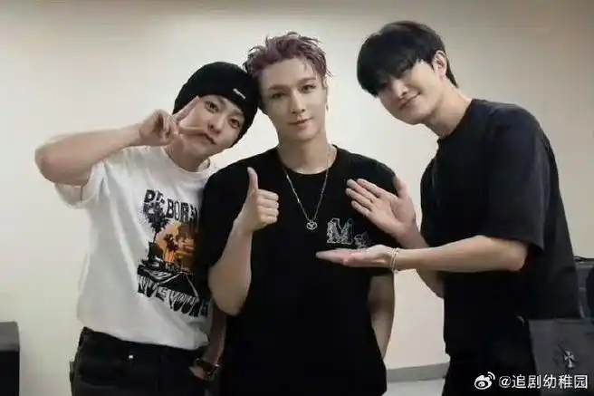 张艺兴[超话]##exo成员去了张艺兴演唱会