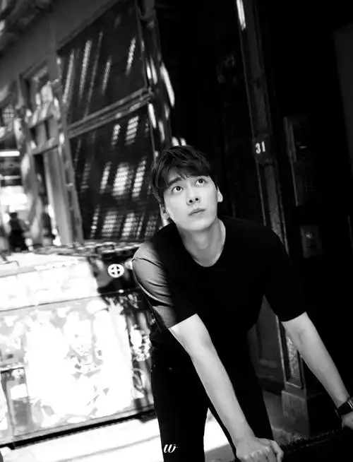 李易峰街拍part5 逛逛街 逛逛书店 喝杯咖啡 惬意的生活2017纽约时装