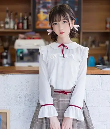 空气刘海和整齐的梳发设计,喜欢日系女生学生风格的服装,搭配这样的