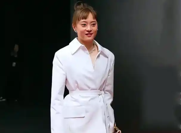 孙俪活动新造型遭吐槽,脸上疑似沟沟壑壑,又老又乏疲态尽显