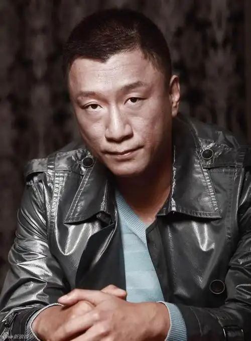 穷小子孙红雷丁嘉丽为他跪来演出机会与已婚巩俐擦出火花