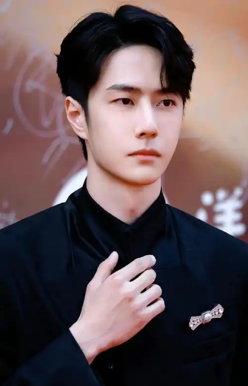 王一博不笑#怎么都不笑的呀!你那么帅笑起来一定很好看~帅