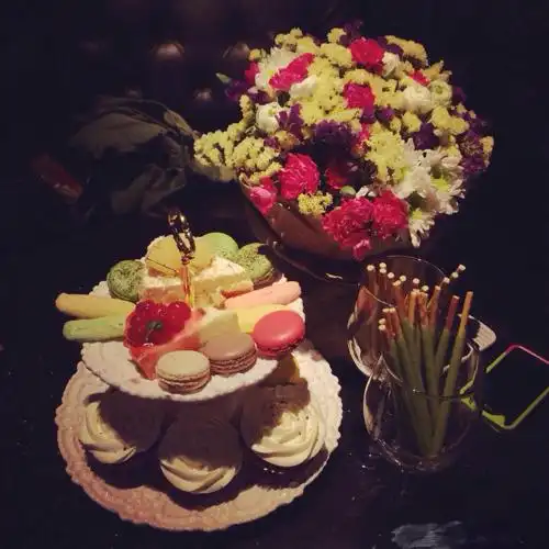 我想去ktv过生日但是装饰是自己去装饰还是ktv里面的人给装饰,(图)就