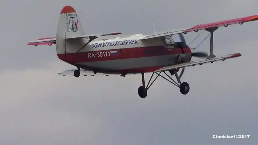 安-2飞机特技飞行表演时坠毁