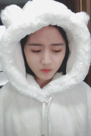 美女口哨可爱委屈gif动图_动态图_表情包下载_soogif