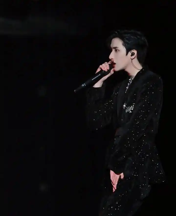 严浩翔图片:弟弟是永远的神