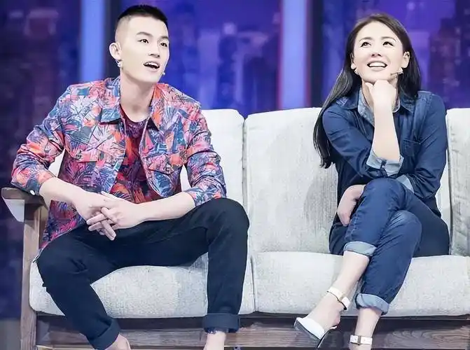 04这段恋爱也是相当地高调.马思纯还曾为男友高调宣传电影.