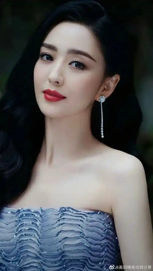 女神#绝世倾城佟丽娅佟丽娅超话#女神佟丽娅#妩媚性感 ,身材完美