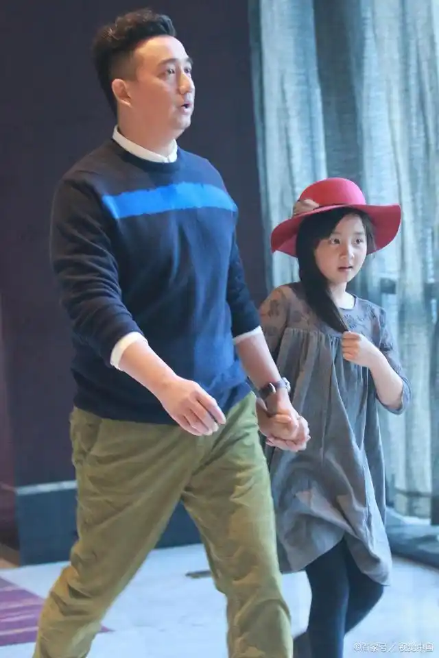 "网友纷纷评论:"黄磊对孩子真的是好,女儿多多真是越来越懂事了,多妹