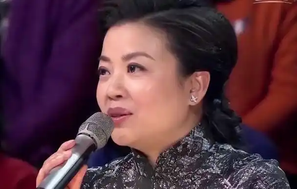 55岁未婚未育的张也,到底在追求什么?