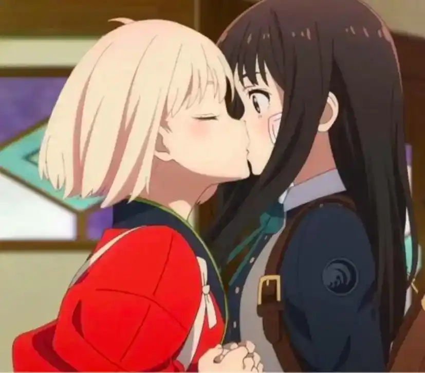 老婆和老婆贴贴捏#lycorisrecoil #二次元 #锦 - 抖音