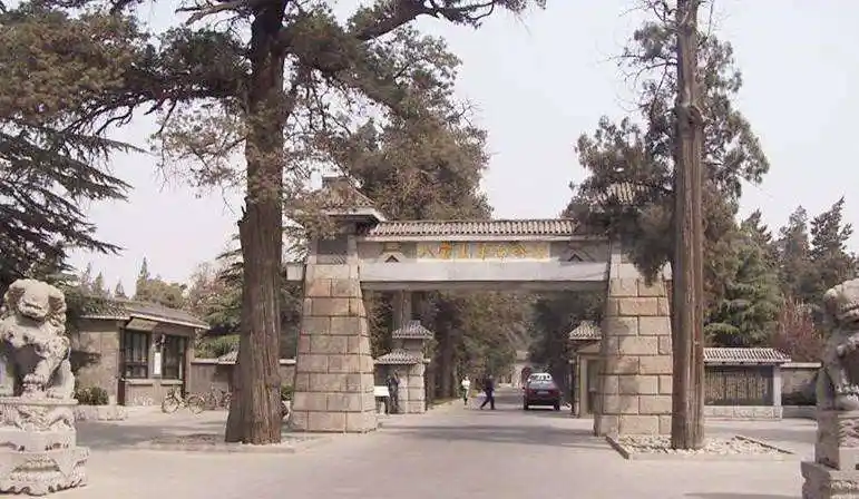 北京八宝山自古以来的风水宝地