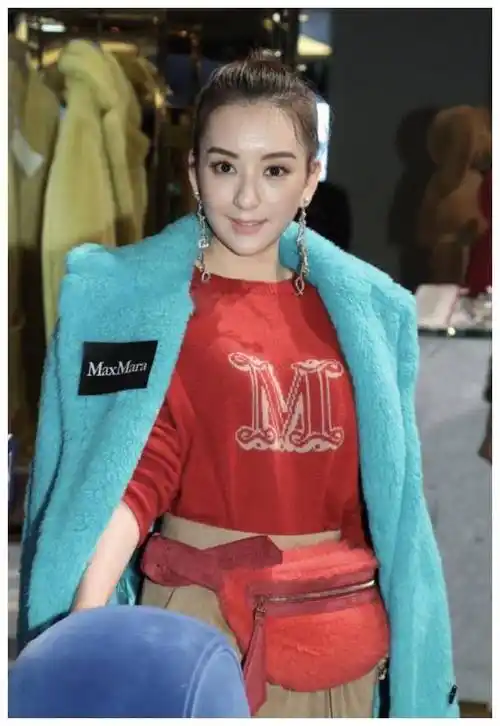 前几天,郭富城的妻子方媛应邀出席了时尚品牌maxmara的活动.