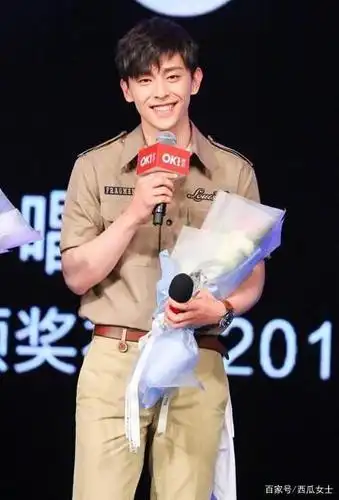 图集:刚出道时的"大男孩"邓伦