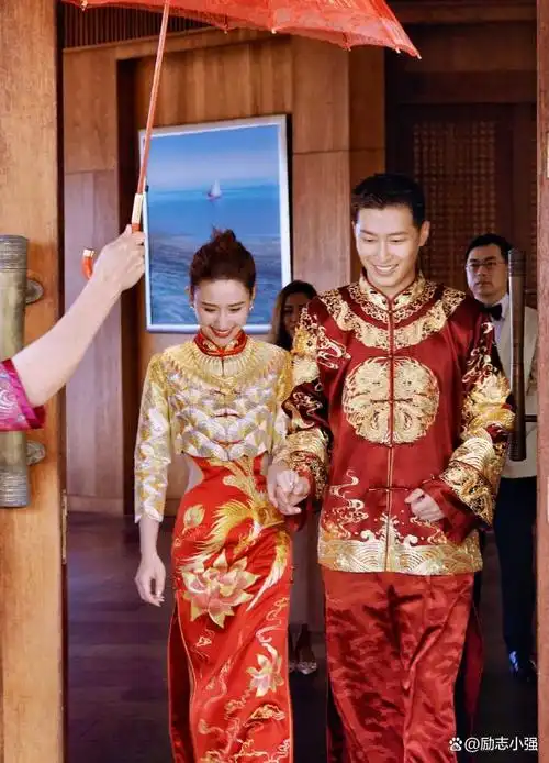 窦骁和何超莲官宣婚礼,经典中式婚纱照惊艳人心