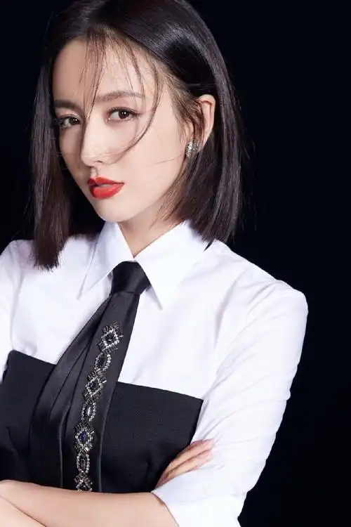 [女神新照]佟丽娅的短发造型,你给几分? zt