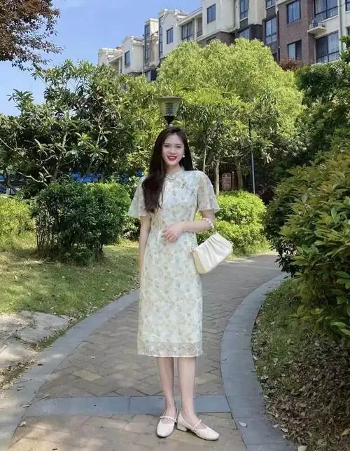 夏天穿旗袍配什么鞋子最合适,秋冬旗袍配什么鞋最合适(改良旗袍裙配