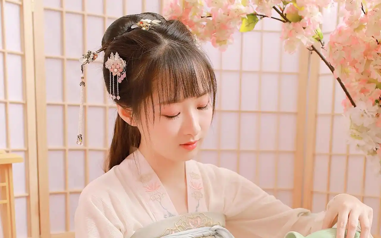 古风美女唯美汉服高清桌面壁纸