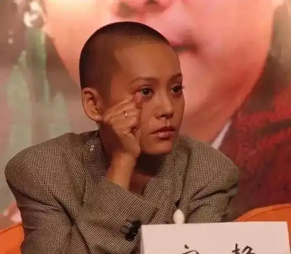 抽烟喝酒打架,公开示爱有夫之妇,她是贵圈没人敢惹的女星_时尚_宁静