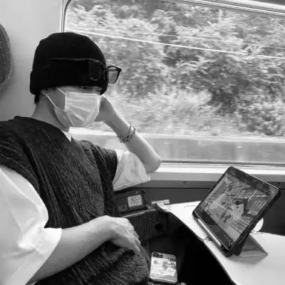 男头黑白真人头像高冷帅气图片