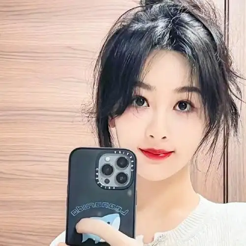 终于发自拍了宝宝 01010101杨紫*头像 壁纸#杨紫鸡毛头造型