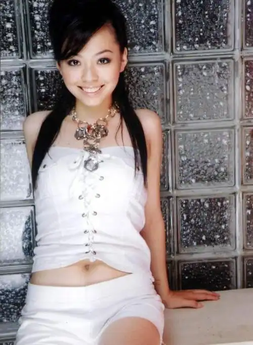 目前盛大网络正同05年超级女生季军张靓颖进行接触,欲邀请张靓颖成为