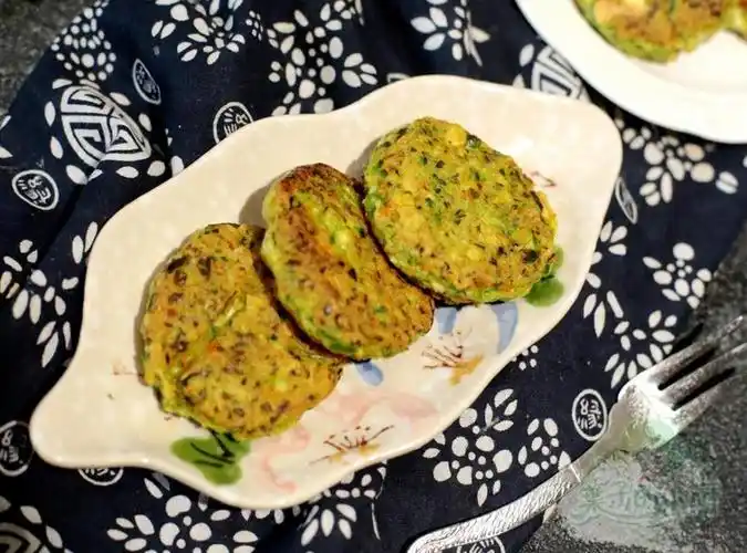 韭菜饼新做法!不揉面不发面,两手一拍,锅里一煎,一周吃了5次