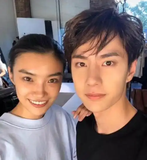 王一博早年合照被翻出和女生近距离同框粉丝羡慕到想哭