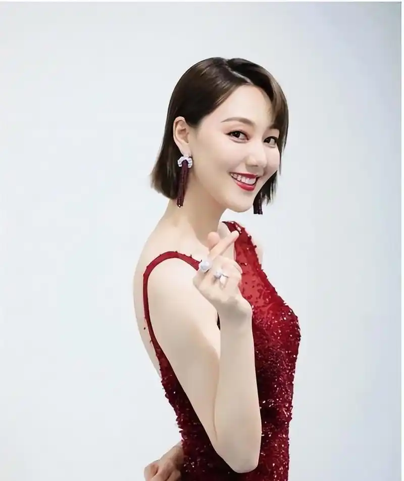 最美央视主持人王冠:巅峰时期却突然"隐退"原因出人意料