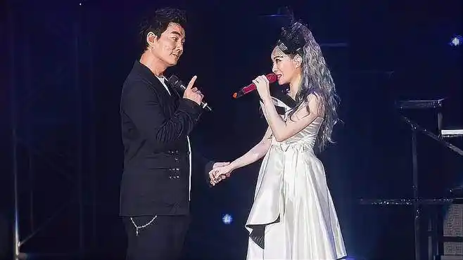 任贤齐,杨千嬅《花好月圆夜》歌声中那绵绵情意令人向往-音乐视频-搜