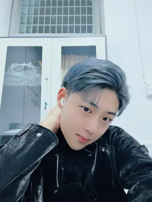 男生染发diy夏日必染发色雾霾蓝