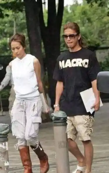 木村拓哉罕见秀恩爱,意外暴露静香婚纱照,光希小时原来是假小子