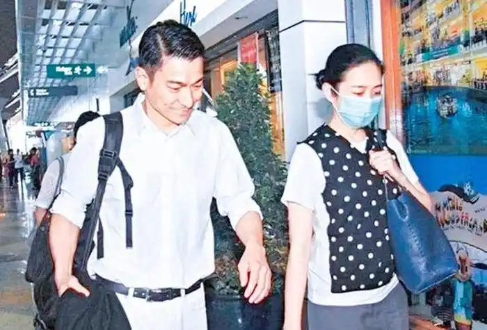 刘德华赖文慧关系曝光,舞台上的"天王嫂",默默陪伴26年