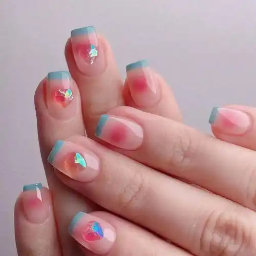 天气逐渐炎热起来,很多姐妹说想要一期看起来清凉的很适合夏天的美甲