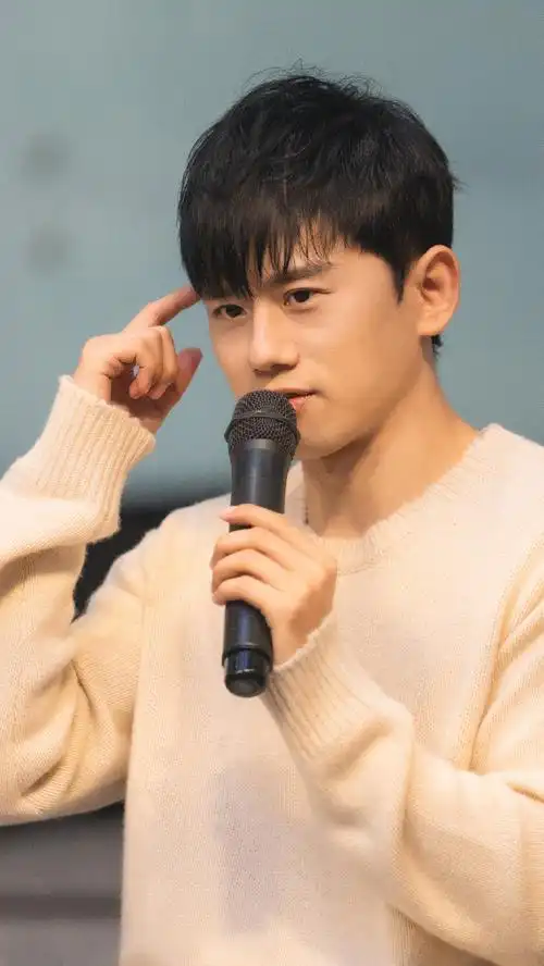 张杰出演话剧曾经如是#话剧《曾经如是》2021全国巡演即将在杭州垦葺