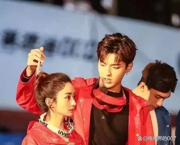 和吴亦凡,张碧晨撕扯不清,被骂上热搜的赵丽颖,一点也不亏!