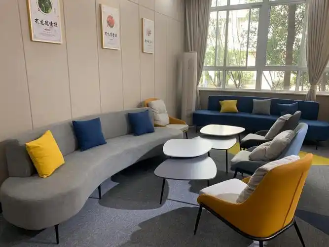 后勤服务中心精心打造教师休息室