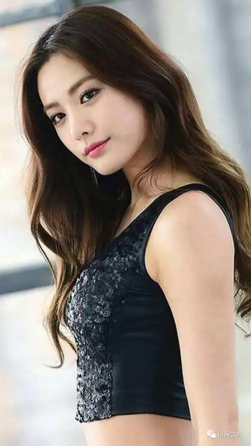 分享了和友人出行的日常照片,从照片中不难看出化着淡妆的林珍娜状态